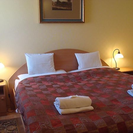 Hotel Arany Trofea エゲル エクステリア 写真