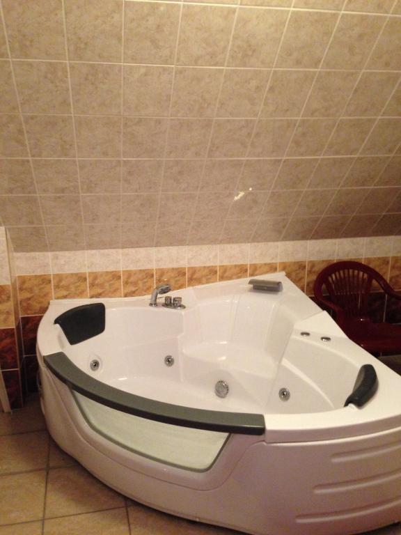 Hotel Arany Trofea エゲル エクステリア 写真