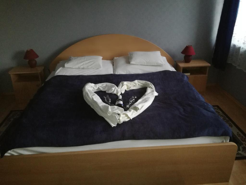 Hotel Arany Trofea エゲル エクステリア 写真