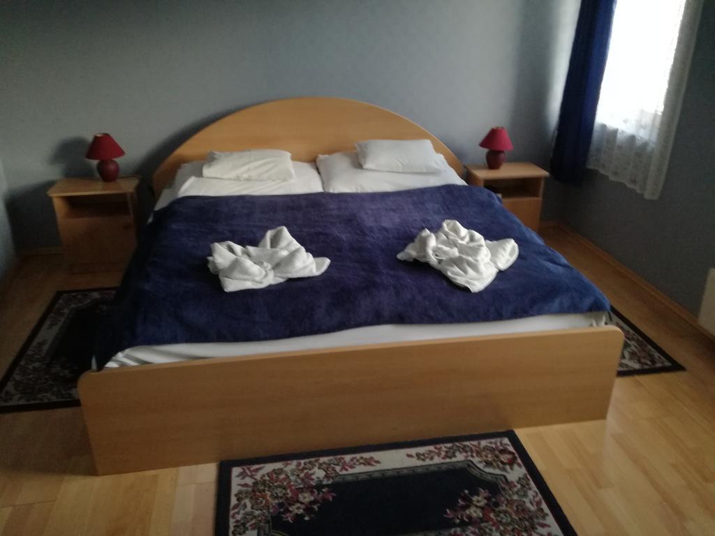 Hotel Arany Trofea エゲル エクステリア 写真