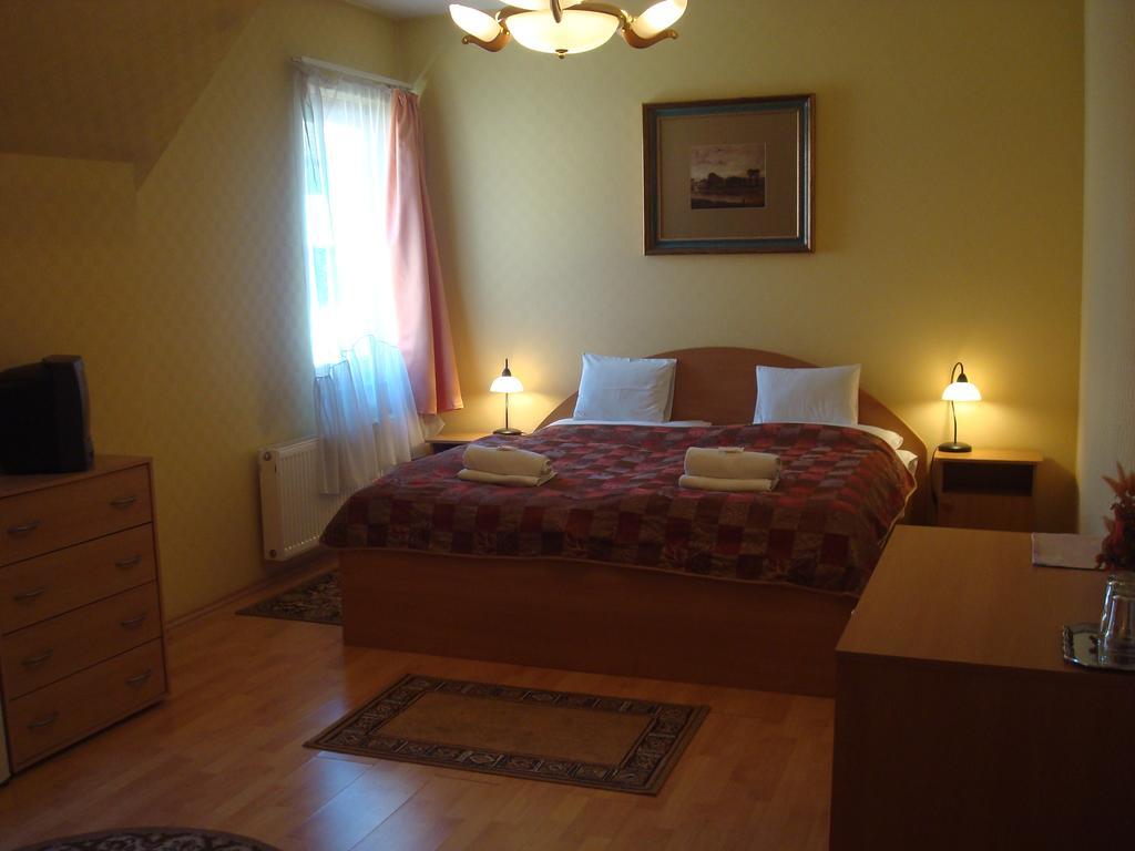 Hotel Arany Trofea エゲル エクステリア 写真