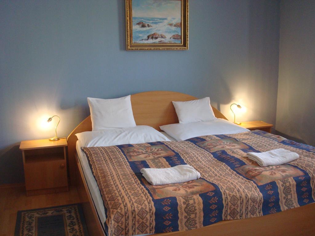 Hotel Arany Trofea エゲル エクステリア 写真