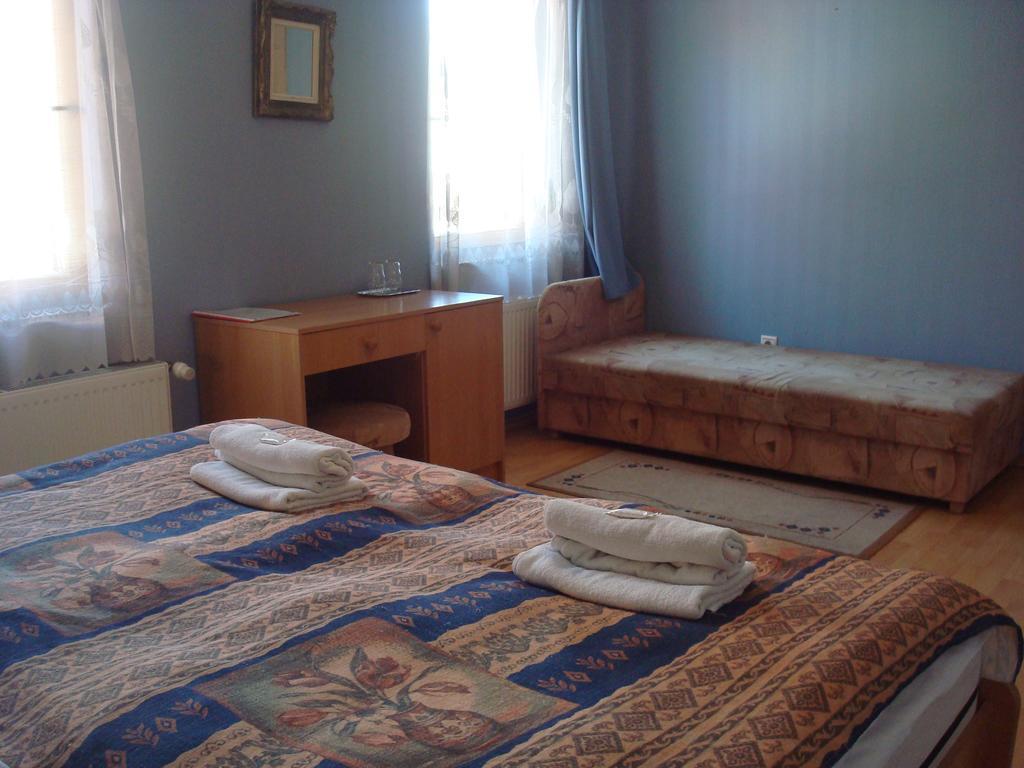 Hotel Arany Trofea エゲル エクステリア 写真